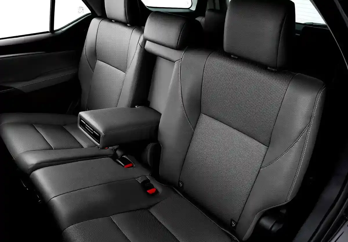 Toyota Fortuner, seats