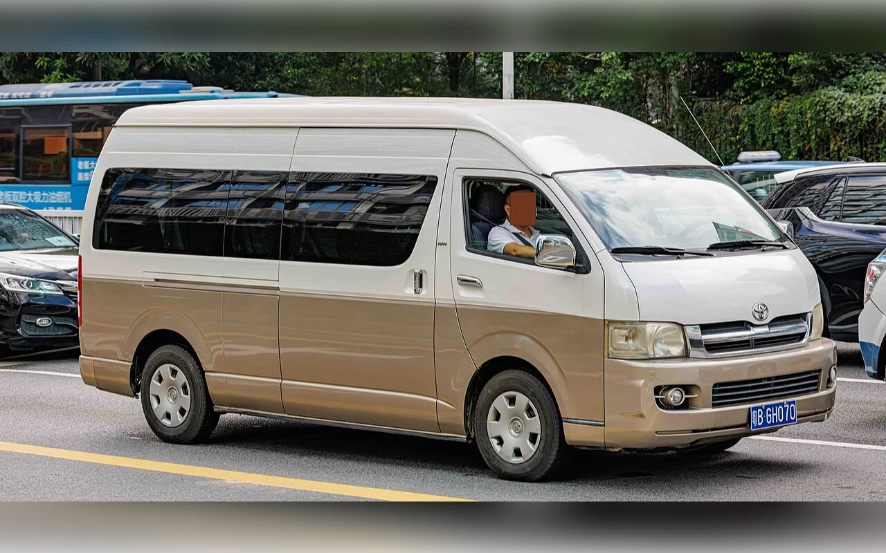 Toyota HiAce Commuter, photo 2